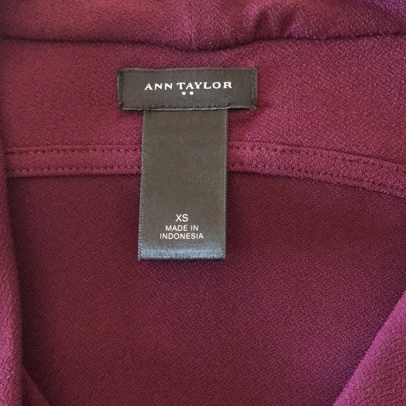 🆕 Ann Taylor Burgundy top. - Picture 7 of 10